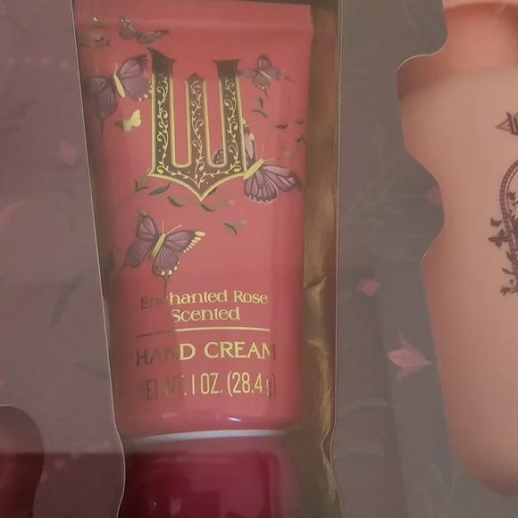 Wicked Gold and Pink Bath Set - Picture 8 of 11